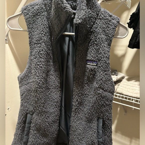 Patagonia Fuzzy Vest - Picture 2 of 5